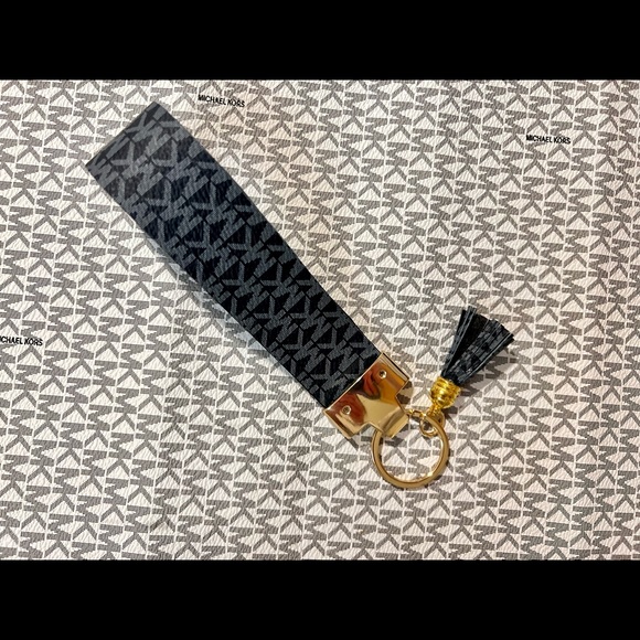 Designer wristlet keychains - Picture 3 of 14